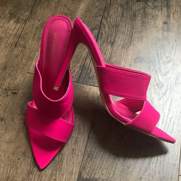 HOT PINK HEELS - Picture 2 of 8